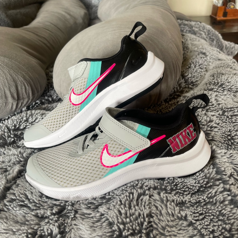 Girls Nike gym shoes